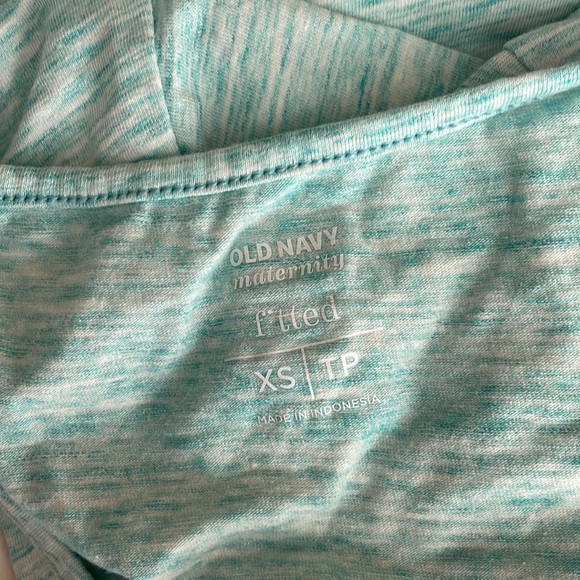 Jessica Simpson patted tank top maternity and old navy maternity shirts - Picture 3 of 6